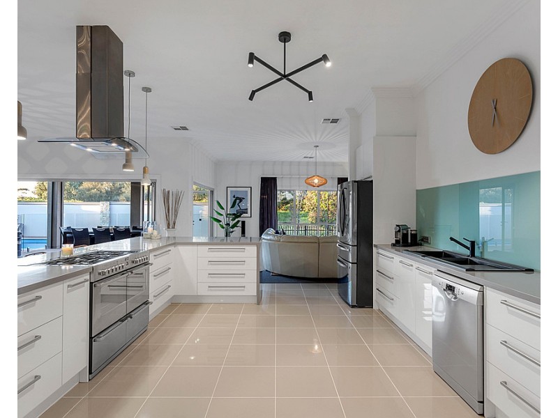 16 Torrey Road, Flagstaff Hill SA 5159