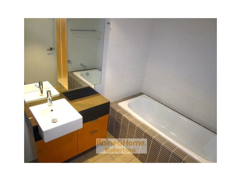 10 Pidgeon Close, West End QLD 4101