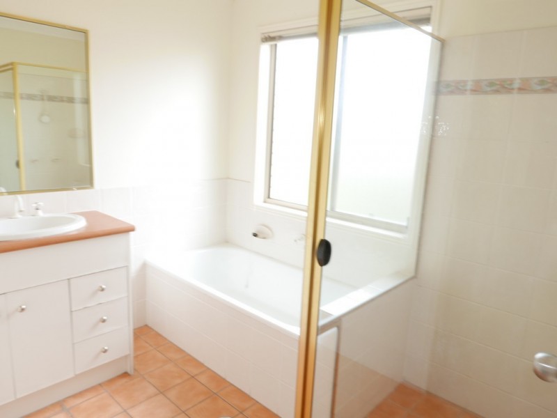 14 Magnolia Grove, Robertson QLD 4109