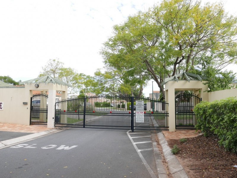 14 Magnolia Grove, Robertson QLD 4109