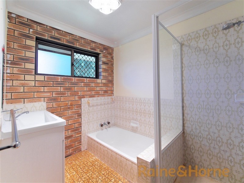 22 Warrington Street, Robertson QLD 4109