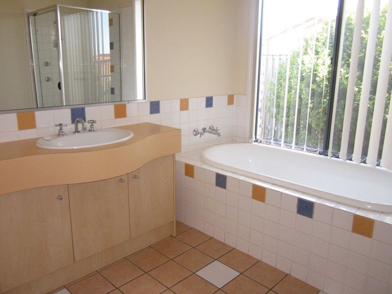 32 Santa Isobel Boulevard, Pacific Pines QLD 4211