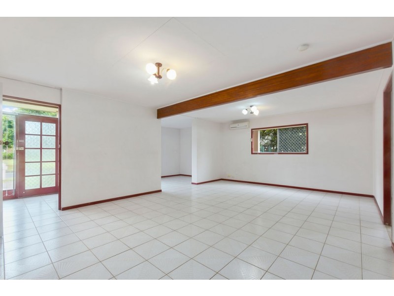 10 Epsom Street, Macgregor QLD 4109