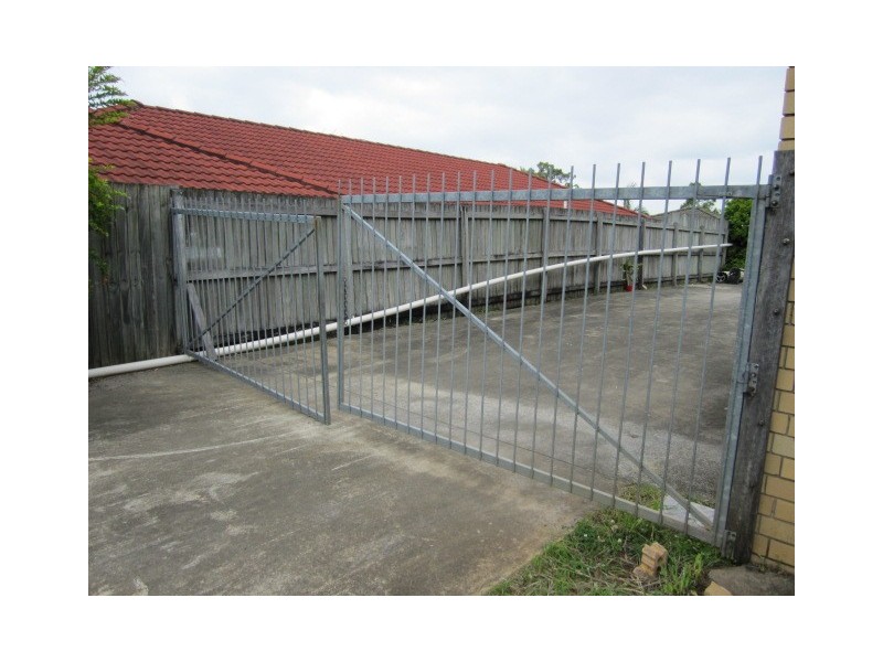 1 Estoril Street, Robertson QLD 4109