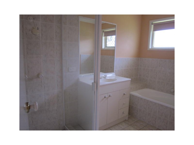 16 Streamview Crescent, Springfield QLD 4300