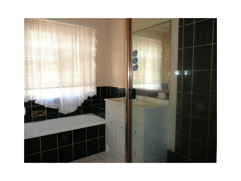 16 Manitoba Place, Wavell Heights QLD 4012