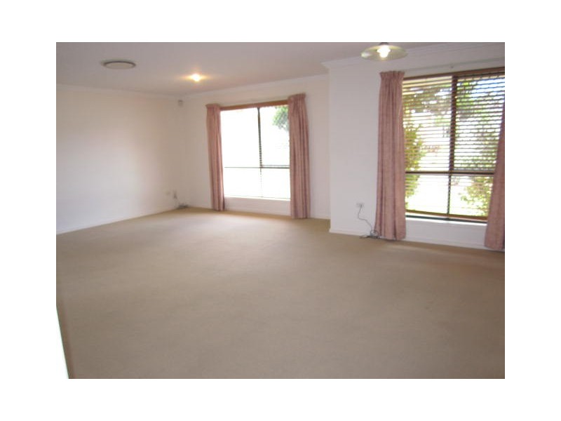 83 Wallum Drive, Parkinson QLD 4115