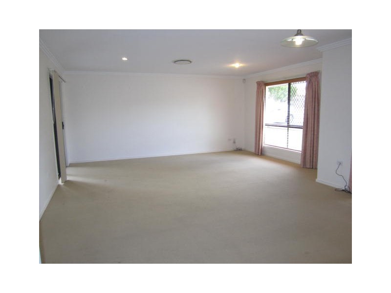 83 Wallum Drive, Parkinson QLD 4115