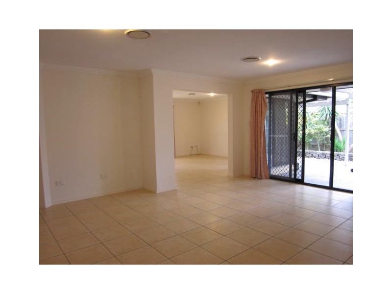 83 Wallum Drive, Parkinson QLD 4115