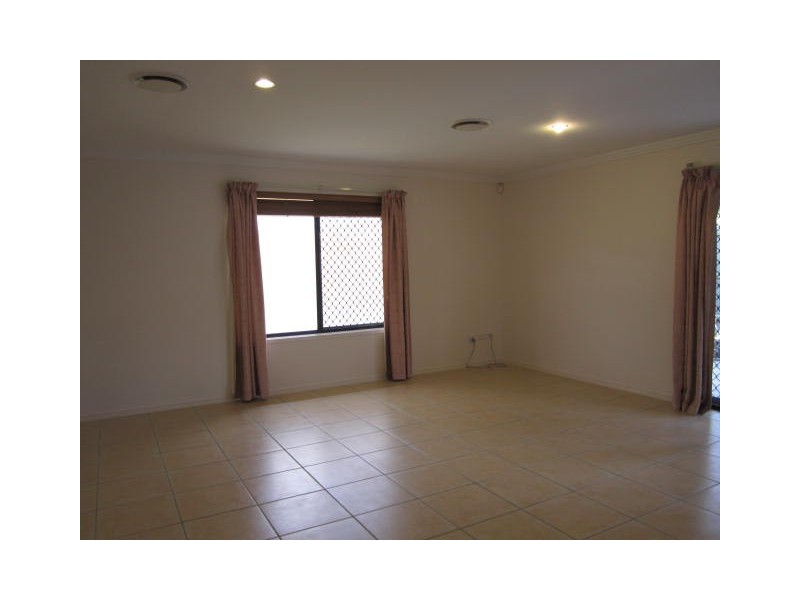 83 Wallum Drive, Parkinson QLD 4115