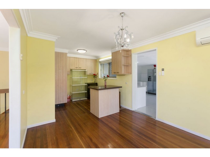 65 Granadilla Street, Macgregor QLD 4109