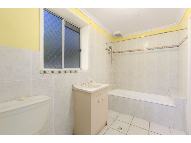 65 Granadilla Street, Macgregor QLD 4109