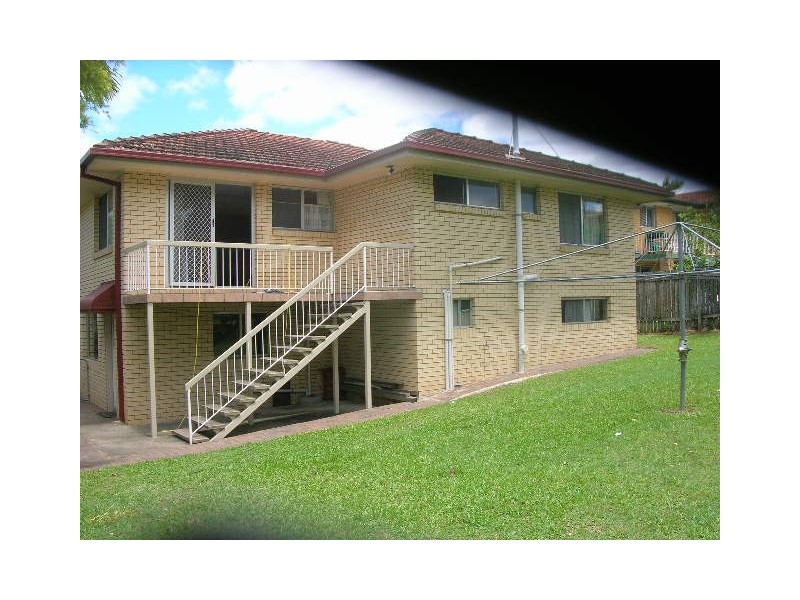 15 Nevern Street, Macgregor QLD 4109