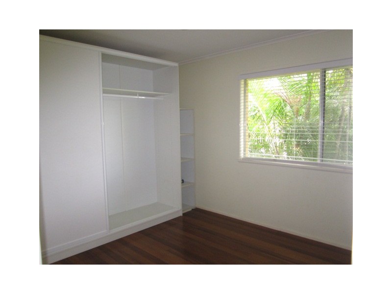 9 Omeo Street, Macgregor QLD 4109