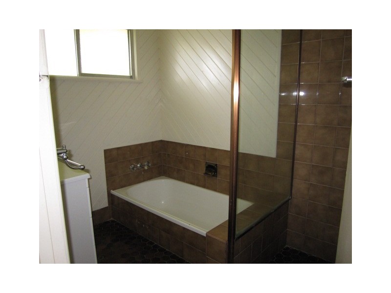 9 Omeo Street, Macgregor QLD 4109