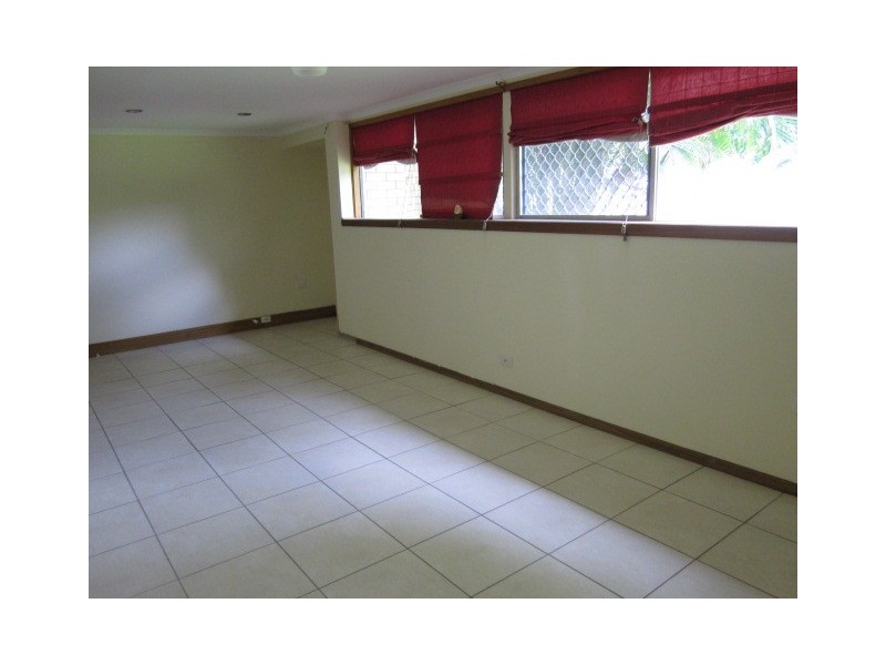 9 Omeo Street, Macgregor QLD 4109