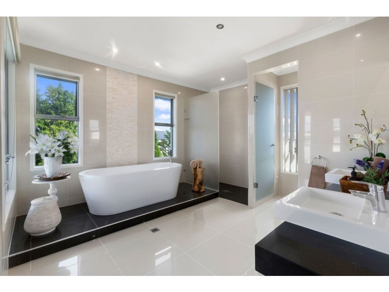 12 FRANCIS AVENUE, Rochedale QLD 4123