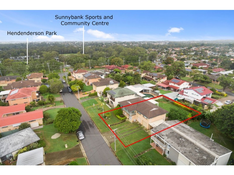 10 EPSOM STREET, Macgregor QLD 4109