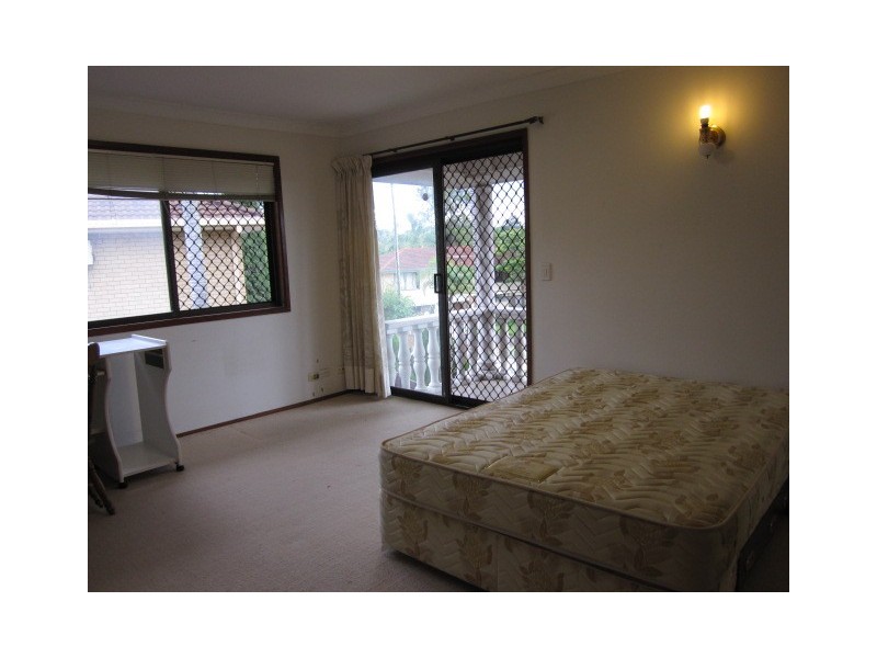 16 Carnoustie Street, Macgregor QLD 4109