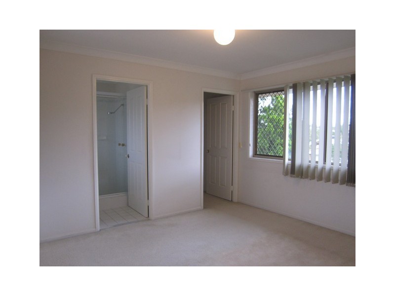 1 Warenda Close, Middle Park QLD 4074