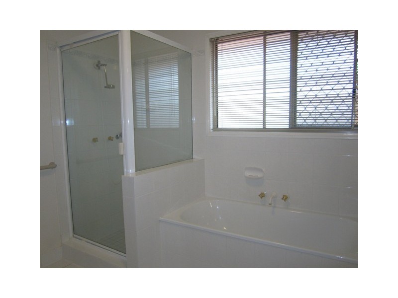 1 Warenda Close, Middle Park QLD 4074