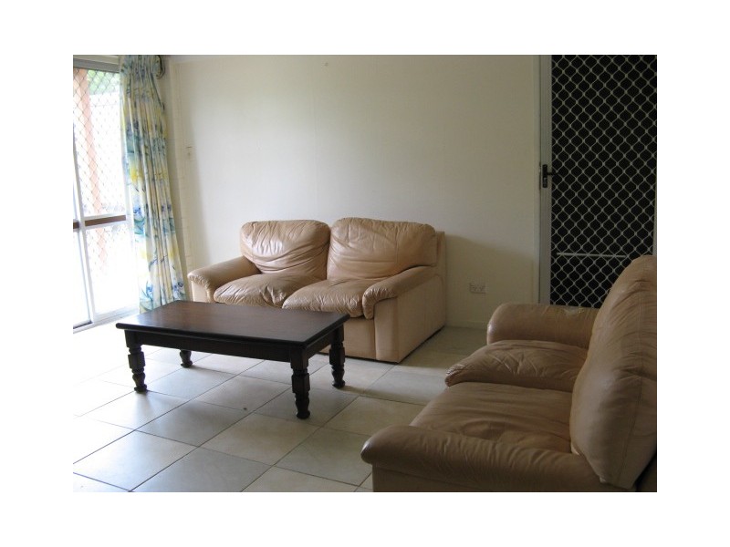 8 Acron Street, Macgregor QLD 4109