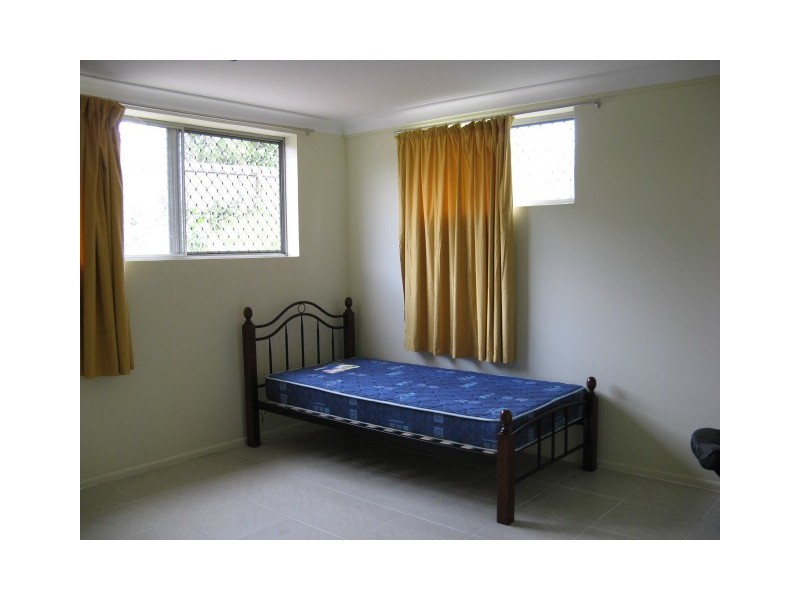 8 Acron Street, Macgregor QLD 4109