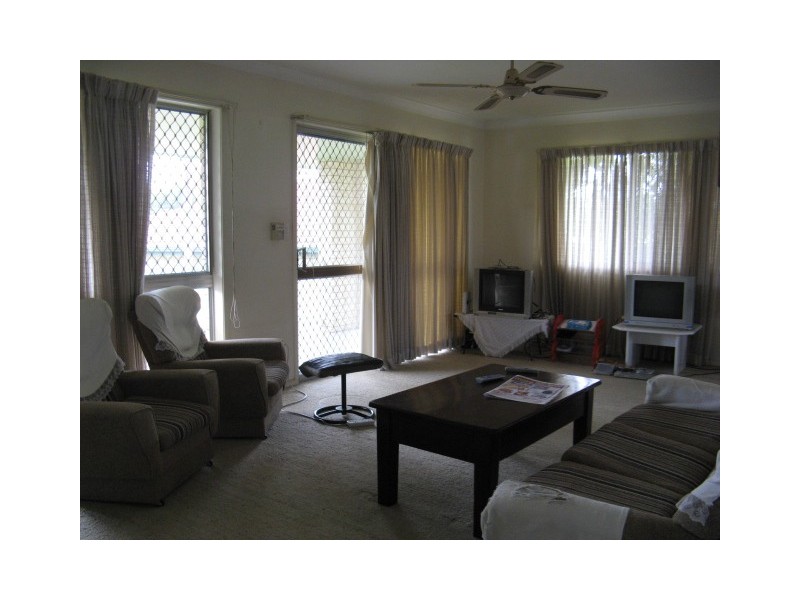 8 Acron Street, Macgregor QLD 4109