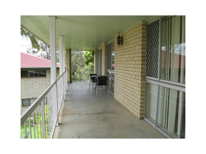 8 Acron Street, Macgregor QLD 4109