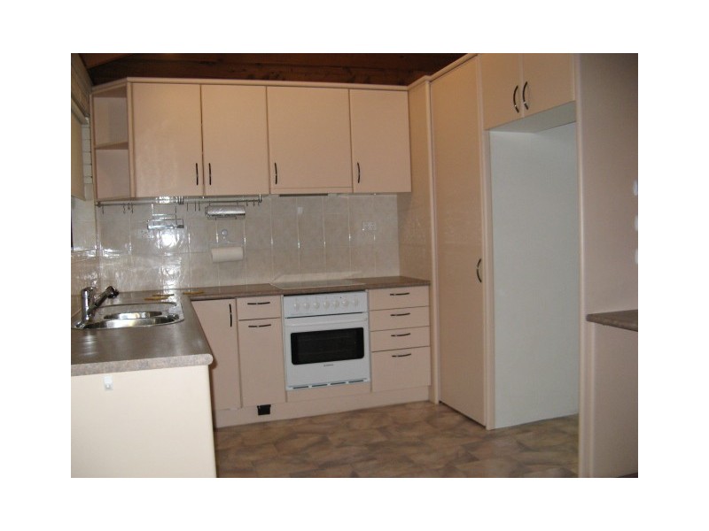 27 Warrington Street, Robertson QLD 4109