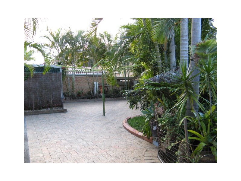 27 Warrington Street, Robertson QLD 4109