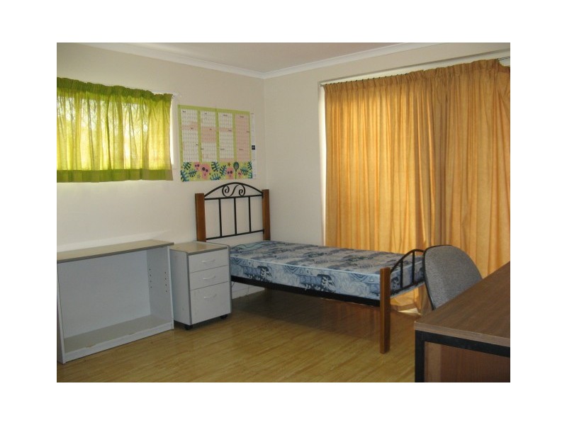 19 Warrington Street, Robertson QLD 4109