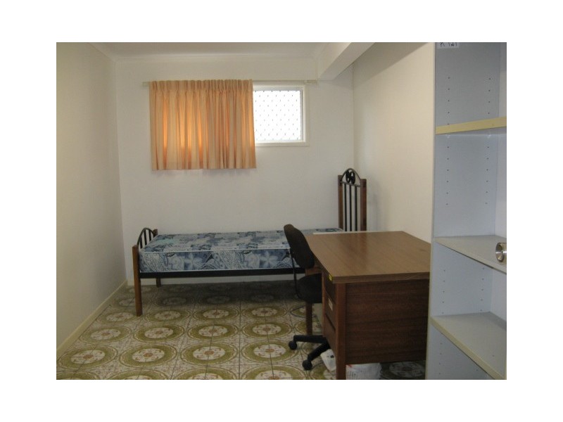 19 Warrington Street, Robertson QLD 4109