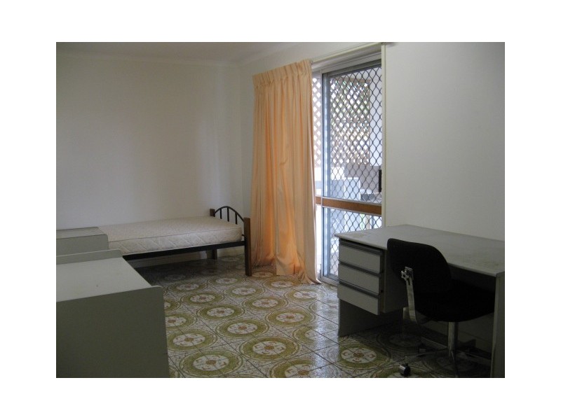 19 Warrington Street, Robertson QLD 4109