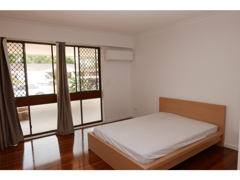 8 Cornell Street, Robertson QLD 4109