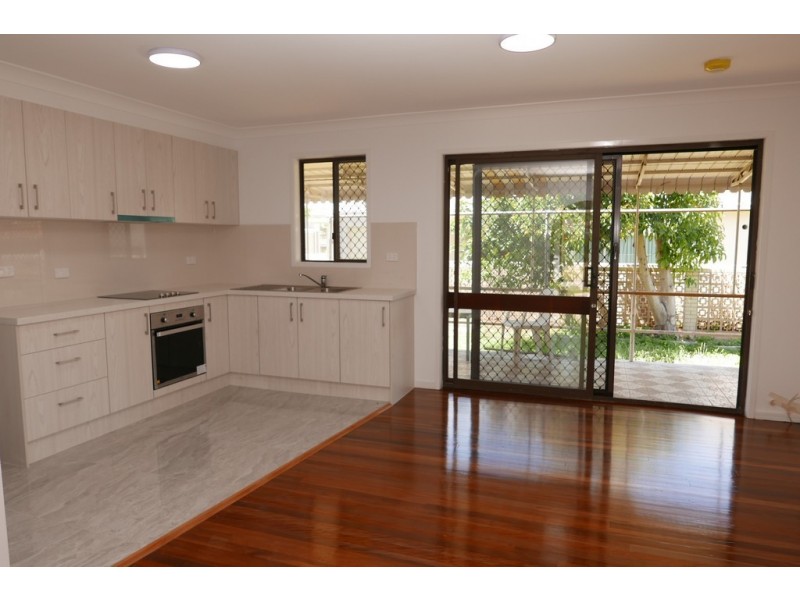 8 Cornell Street, Robertson QLD 4109