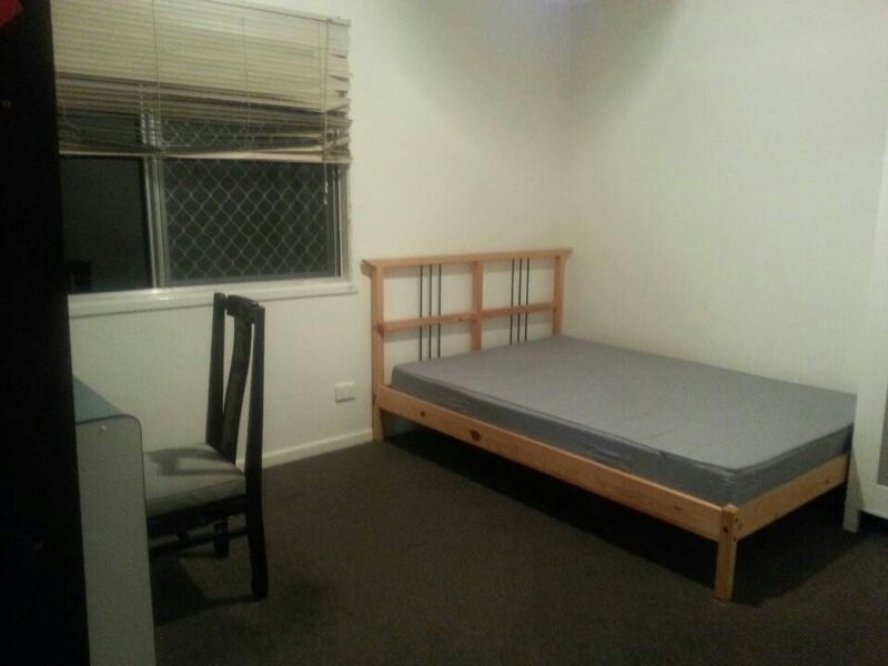 50 Grout Street (Upstairs Only), Macgregor QLD 4109