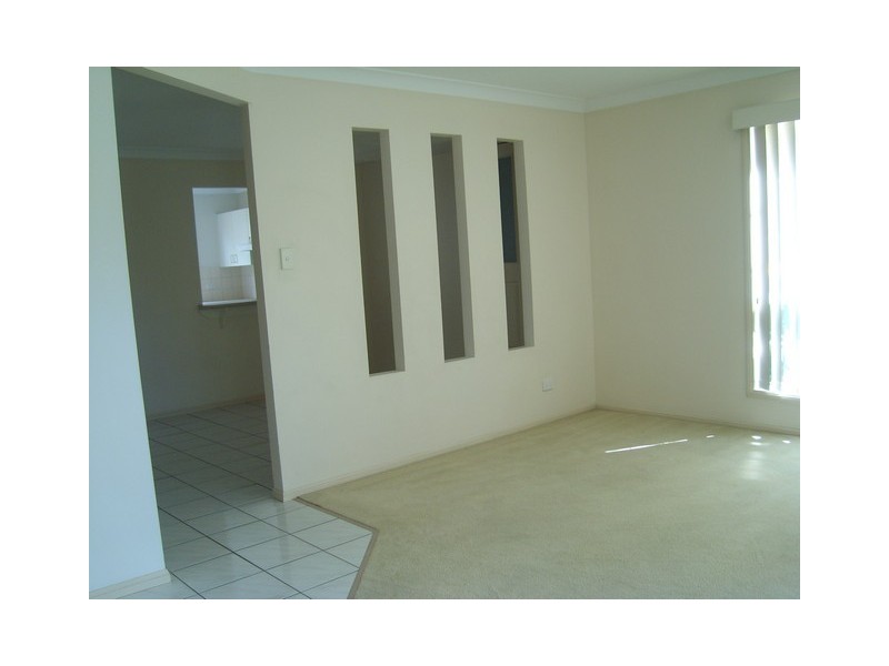 2/10 Vinal Street, Robertson QLD 4109