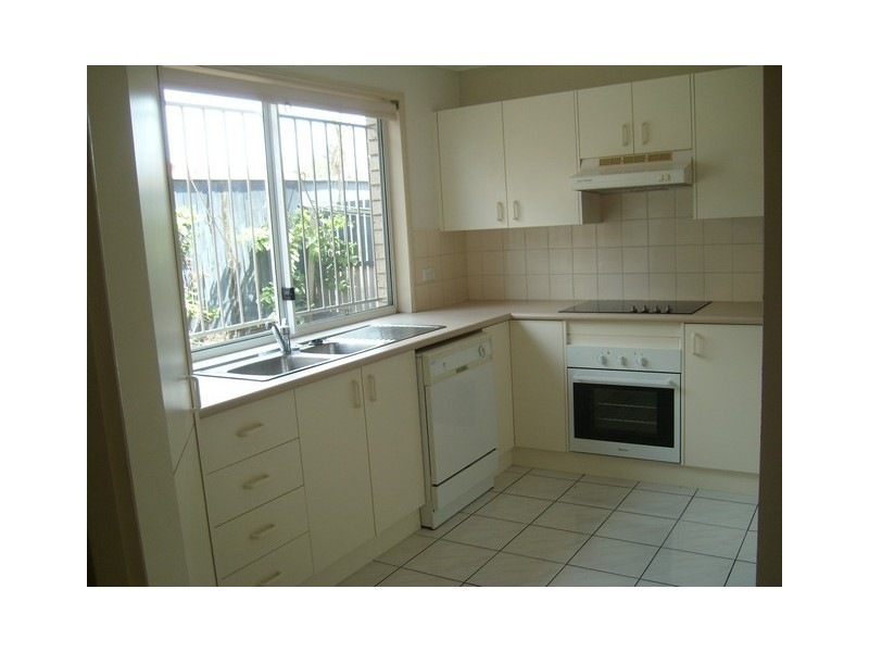 2/10 Vinal Street, Robertson QLD 4109