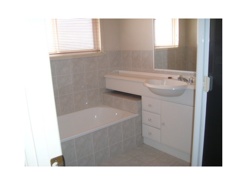 2/10 Vinal Street, Robertson QLD 4109