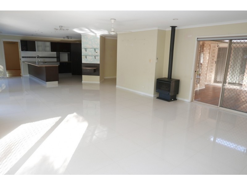 11 Robynne Place, Kuraby QLD 4112