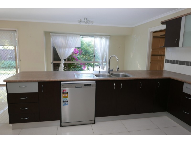 11 Robynne Place, Kuraby QLD 4112