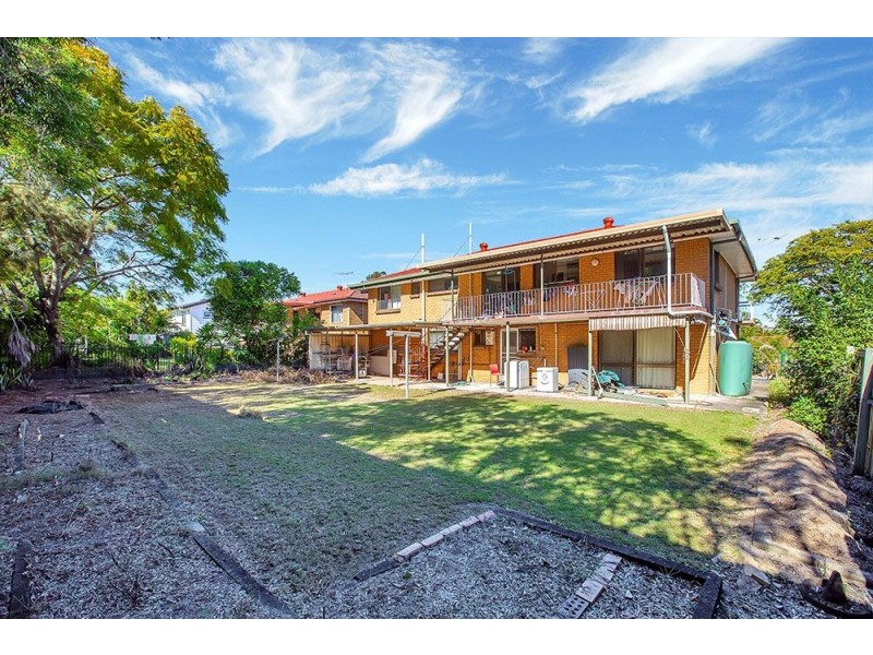 11 BENAUD STREET, Macgregor QLD 4109