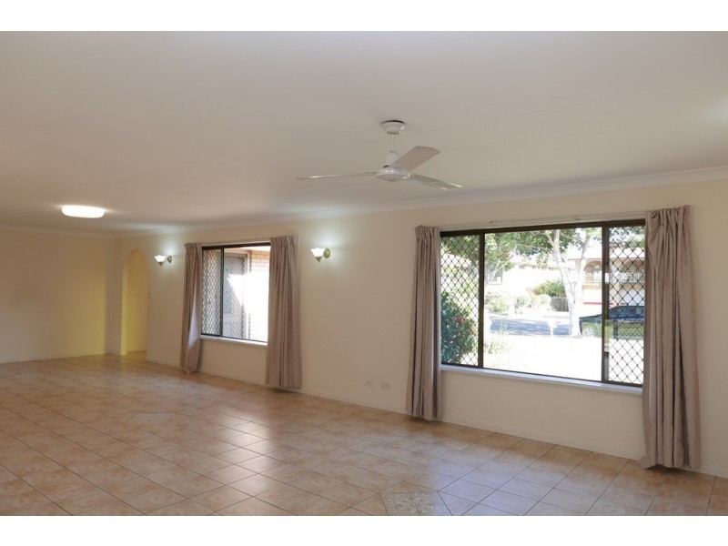 35 Carnaby Street, Macgregor QLD 4109