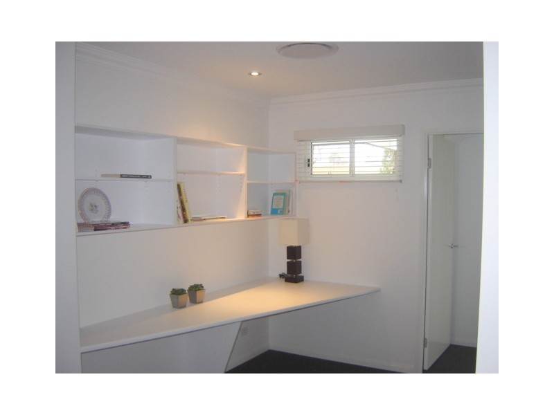 Stretton QLD 4116