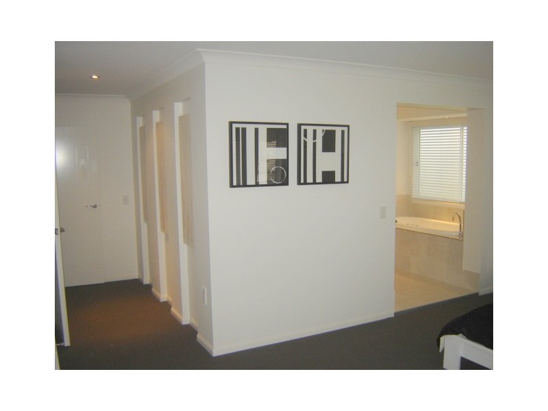 Stretton QLD 4116