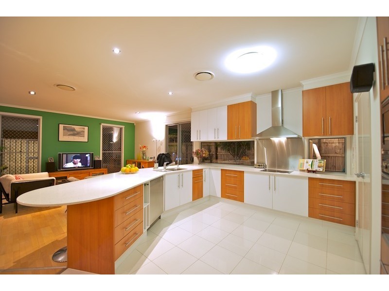 25 Cavallaro Street, Robertson QLD 4109