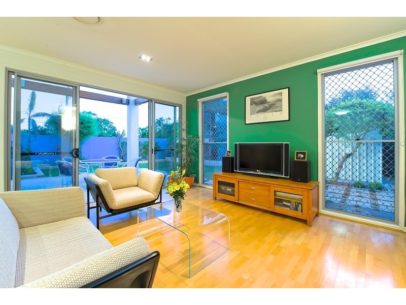 25 Cavallaro Street, Robertson QLD 4109