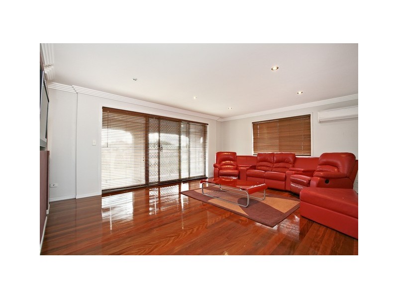 76 Chauvin Street, Robertson QLD 4109