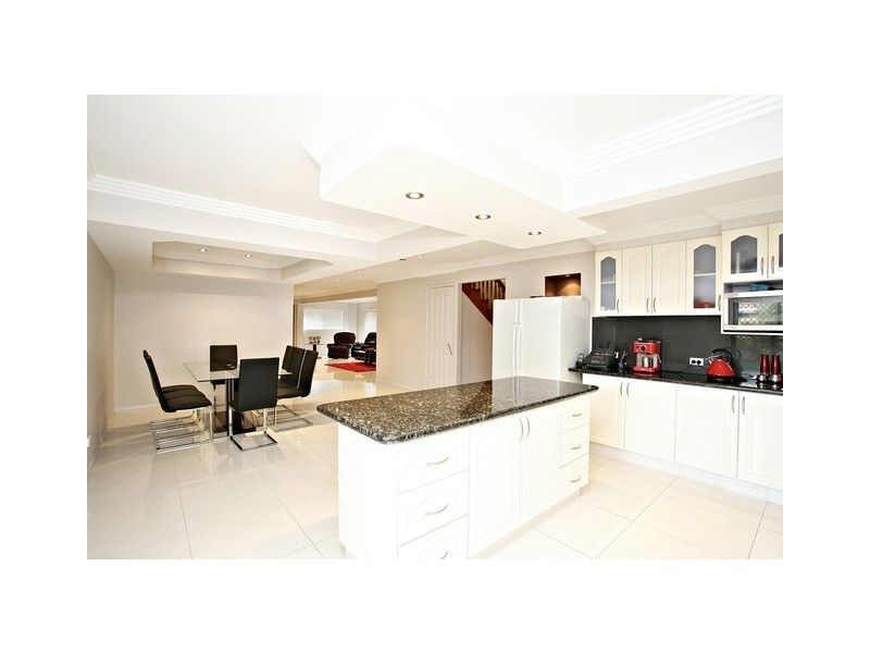 76 Chauvin Street, Robertson QLD 4109